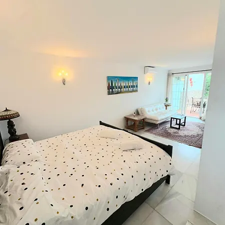 Stunning Spacious With Panoramic Sea Views *